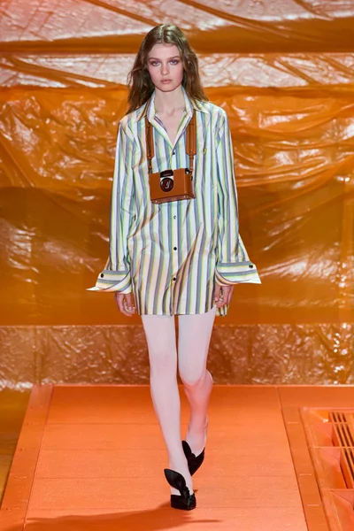 Look 10